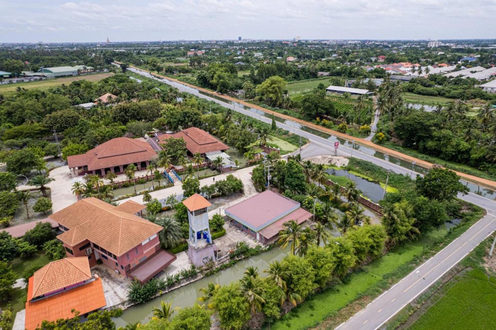 Busaya Resort & Cuisine Накхон Патом Екстериор снимка