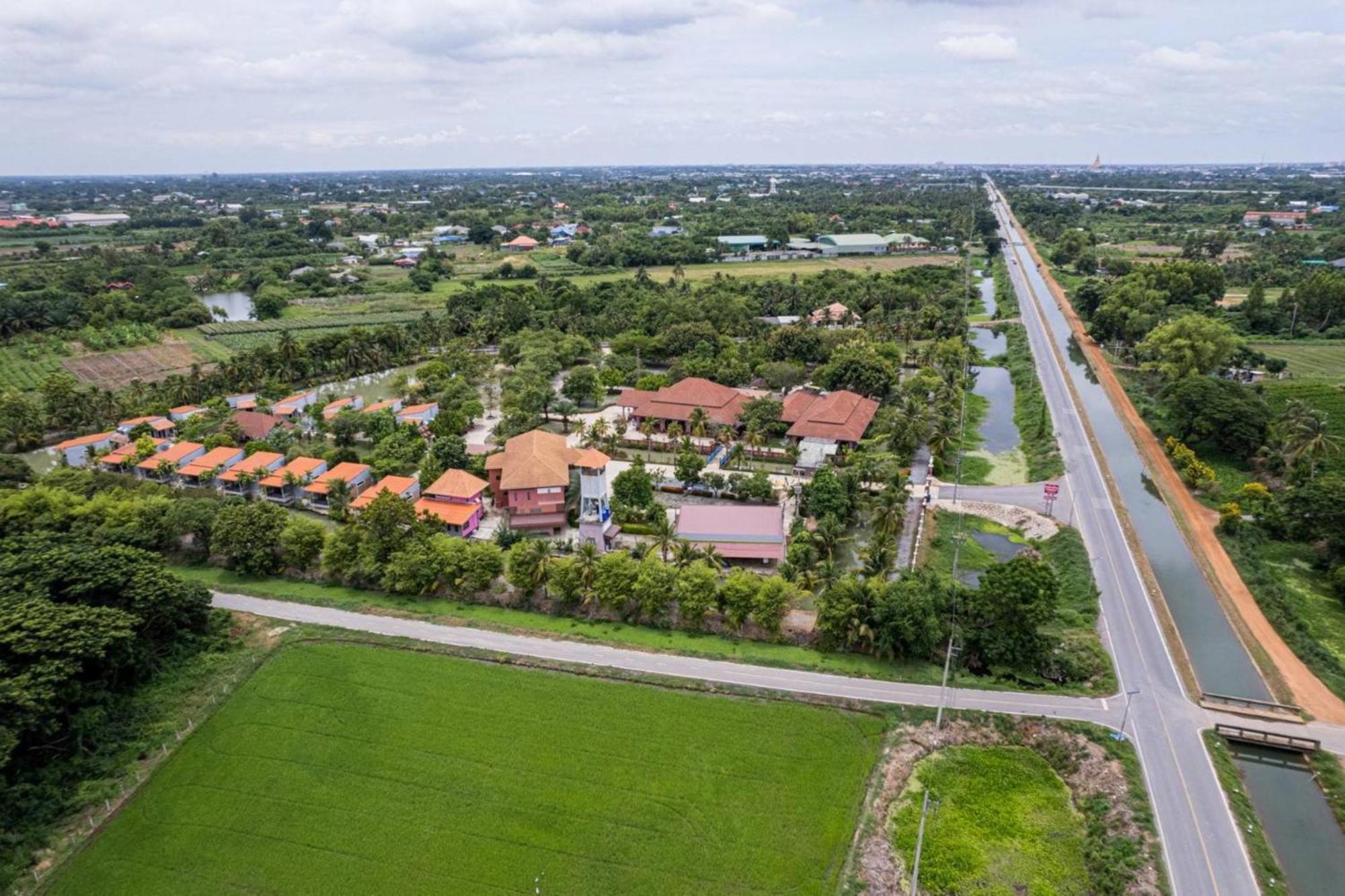 Busaya Resort & Cuisine Накхон Патом Екстериор снимка