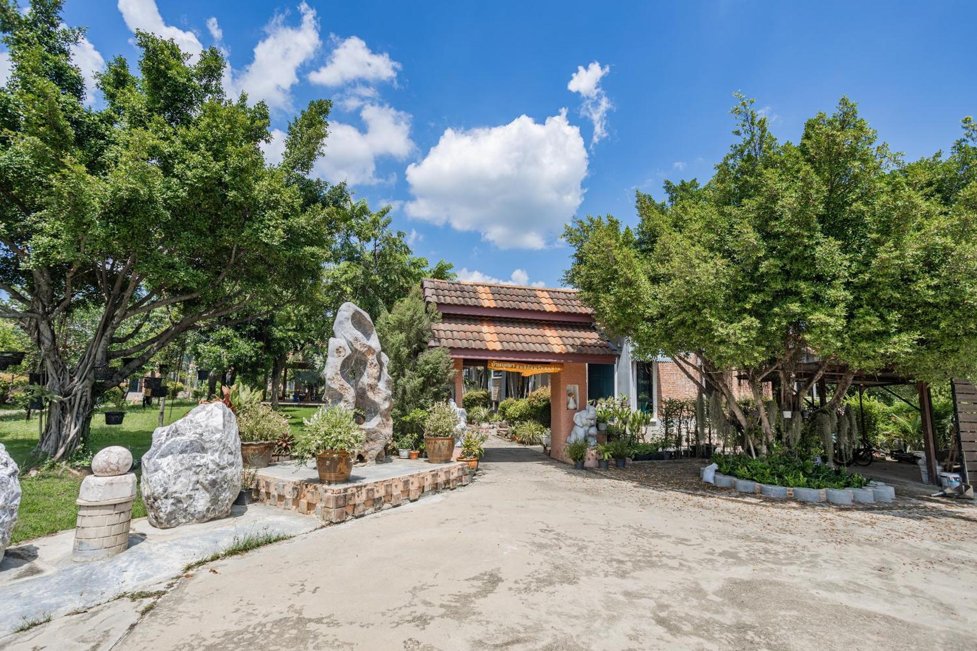 Busaya Resort & Cuisine Накхон Патом Екстериор снимка