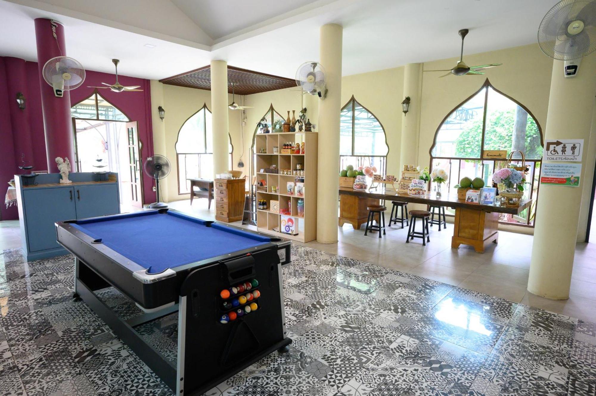 Busaya Resort & Cuisine Накхон Патом Екстериор снимка